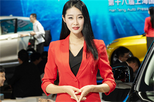 夜游外滩：霓虹闪烁下的浪漫之旅